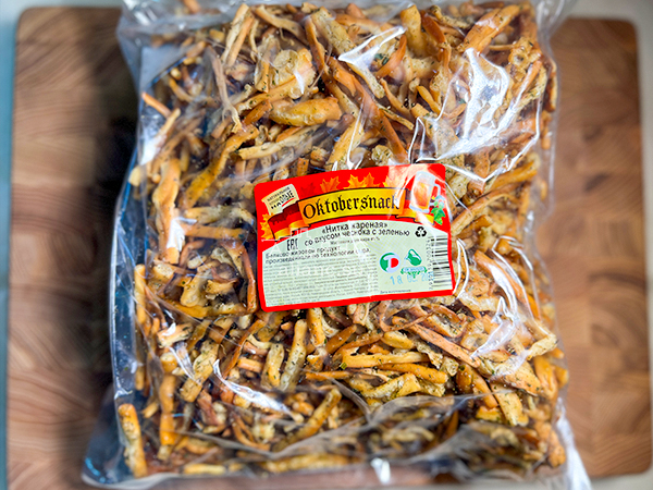 Нитка ЖАРЕНАЯ "Чеснок с зеленью" Oktobersnack 1 кг (сырный продукт) в Солнечногорске